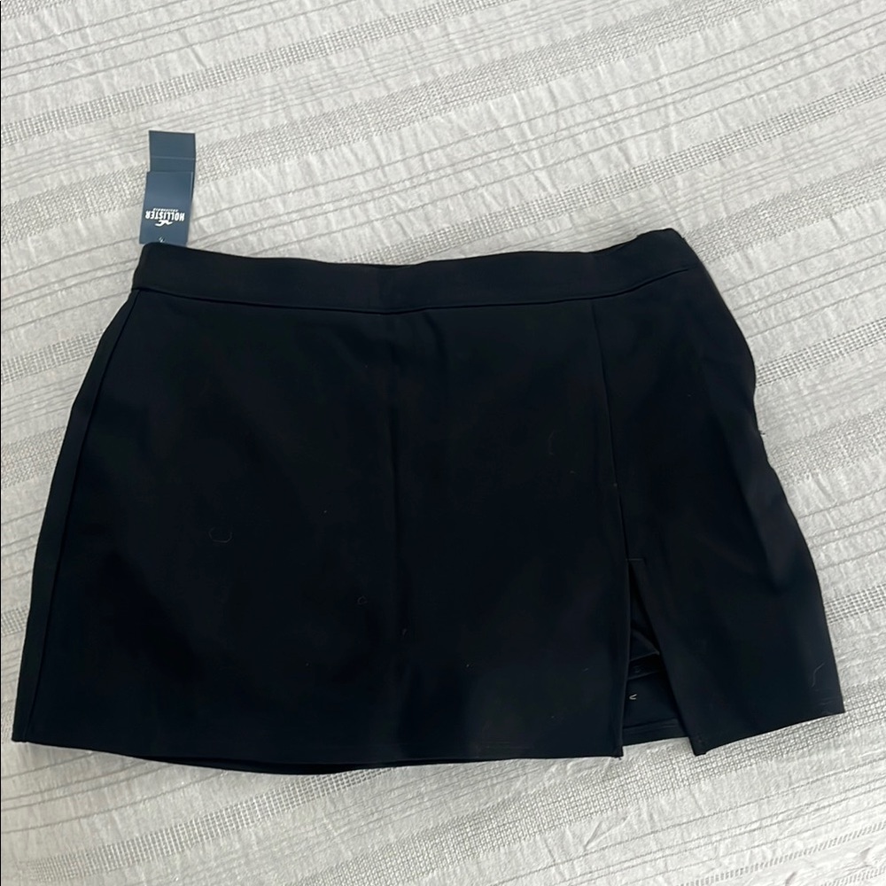 Hollister Black Ultra High-Rise Skort
